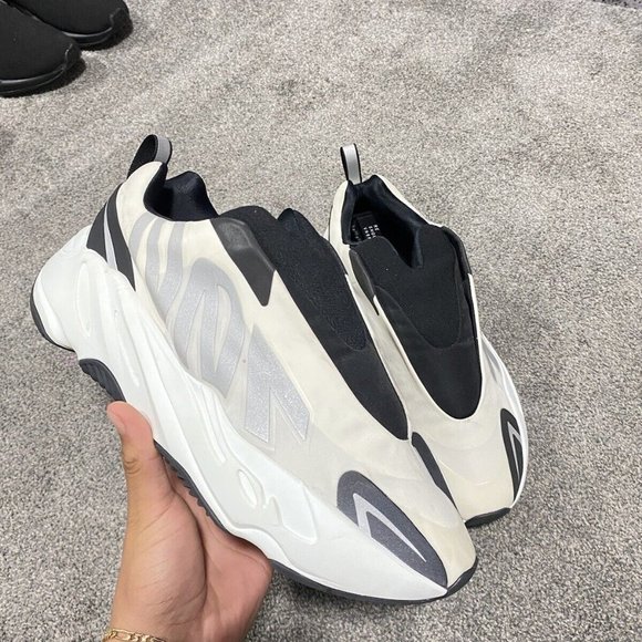 Yeezy 700 V2 Yeezy Mnvn Bone On Feet Adidas Yeezy Boost 700 MNVN
